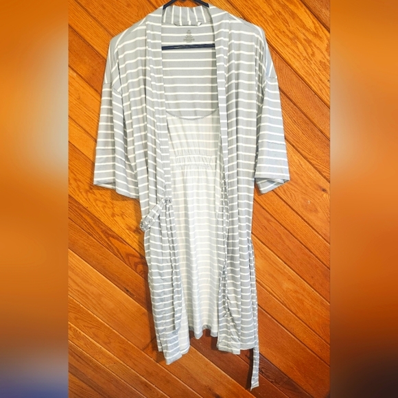Mommy And Me Matching Gray and White Striped Nursing Robe And Baby Hat S/M - Picture 2 of 14